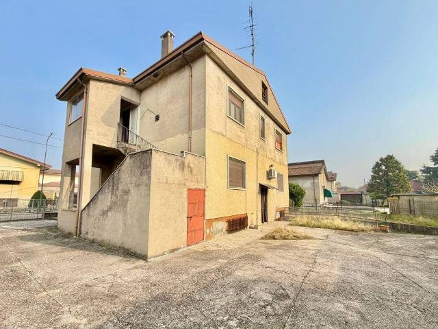 Villa Indipendente in vendita a Isola Rizza, Veneto