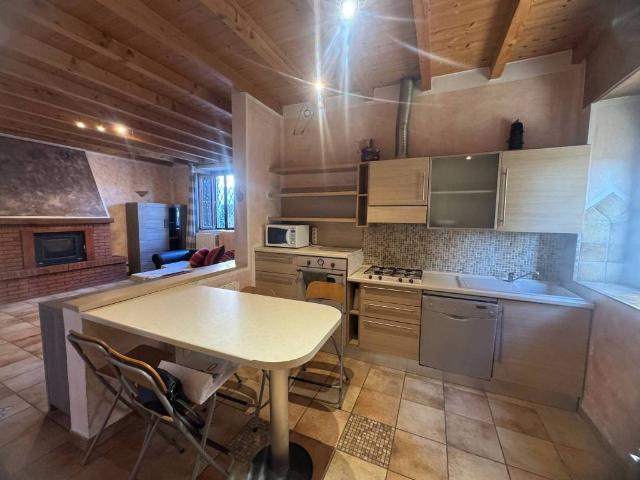 Villa Indipendente in vendita a Ispra, Lombardia