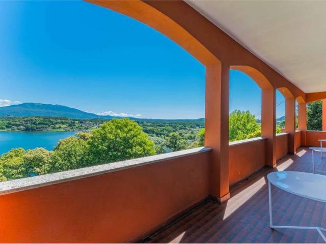 Villa Indipendente in vendita a Ispra, Lombardia