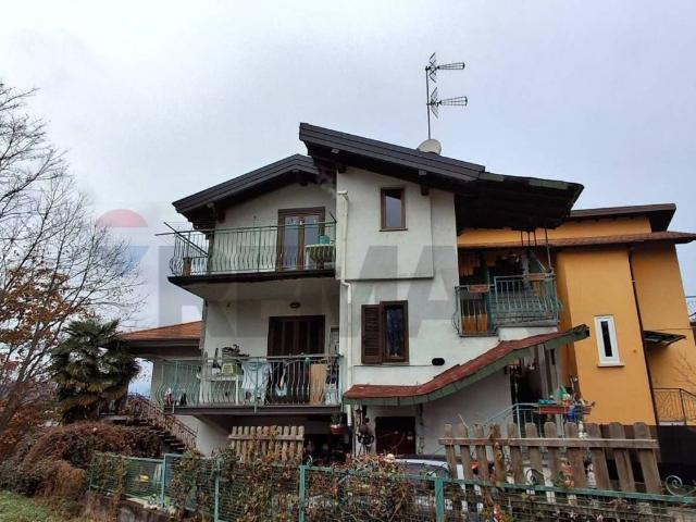Villa Indipendente in vendita a Ispra, Lombardia