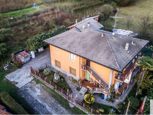 Villa Indipendente in vendita a Ispra, Lombardia