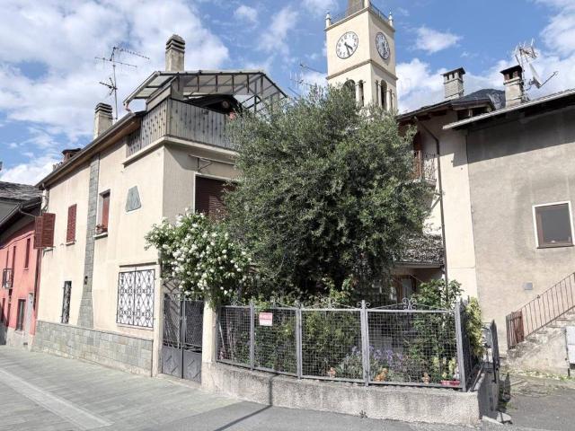 Villa Indipendente in vendita a Issogne, Aosta