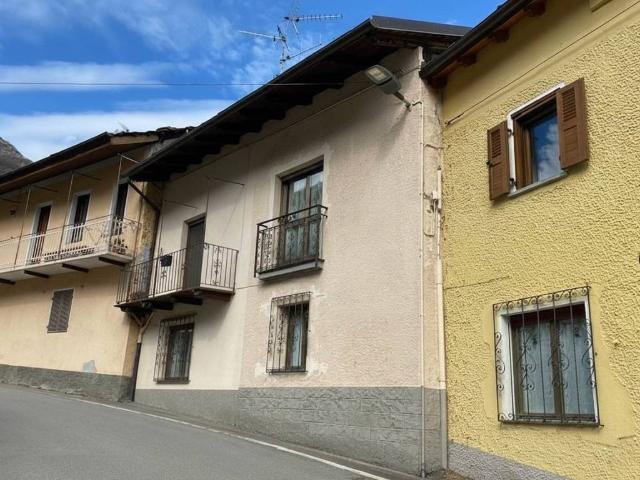 Villa Indipendente in vendita a Issogne, Aosta