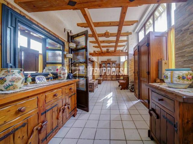 Villa Indipendente in vendita a Jerago Con Orago, Lombardia