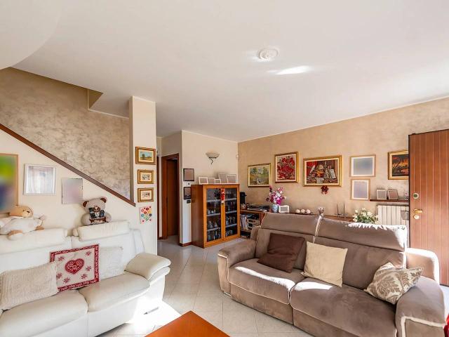 Villa Indipendente in vendita a Lainate, Lombardia
