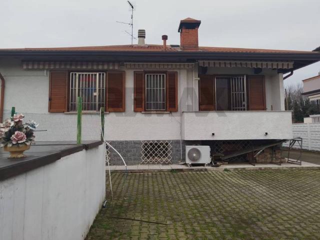 Villa Indipendente in vendita a Pagliera, Lainate