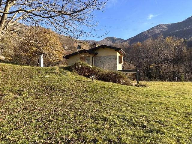 Villa Indipendente in vendita a Ponna, Lombardia