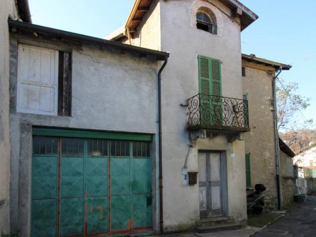 Villa Indipendente in vendita a Laino, Como