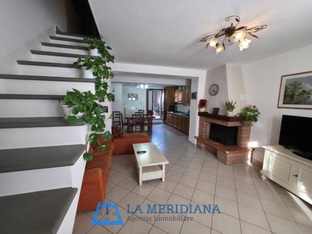Villa Indipendente in vendita a Lamporecchio, Toscana
