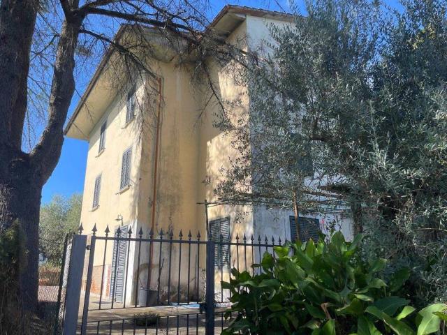 Villa Indipendente in vendita a Lamporecchio, Pistoia