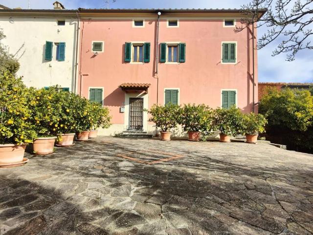 Villa Indipendente in vendita a Lamporecchio, Toscana