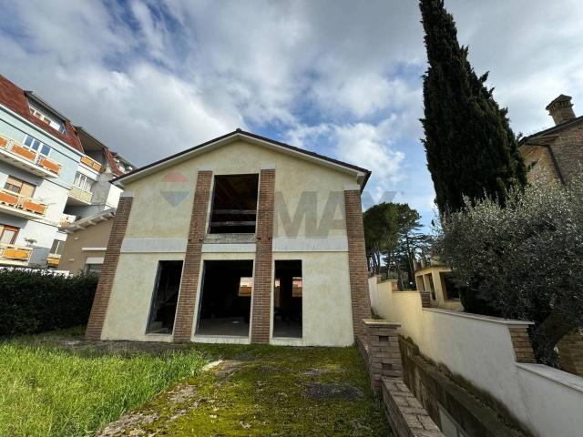 Villa Indipendente in vendita a Quartiere Trento e Trieste, Lanciano