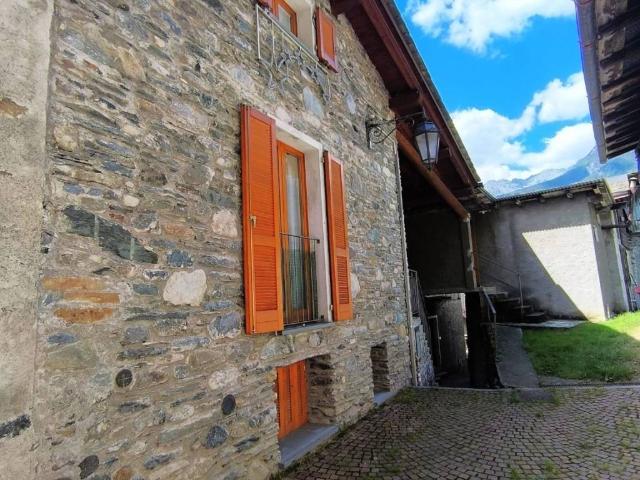 Villa Indipendente in vendita a Lanzada, Sondrio