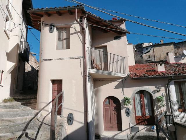 Villa Indipendente in vendita a Tornimparte, Abruzzo