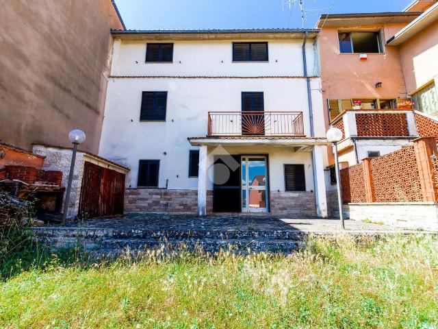 Villa Indipendente in vendita a Tornimparte, Abruzzo