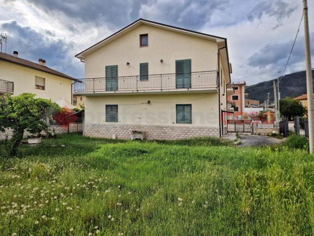 Villa Indipendente in vendita a Pettino, Tornimparte