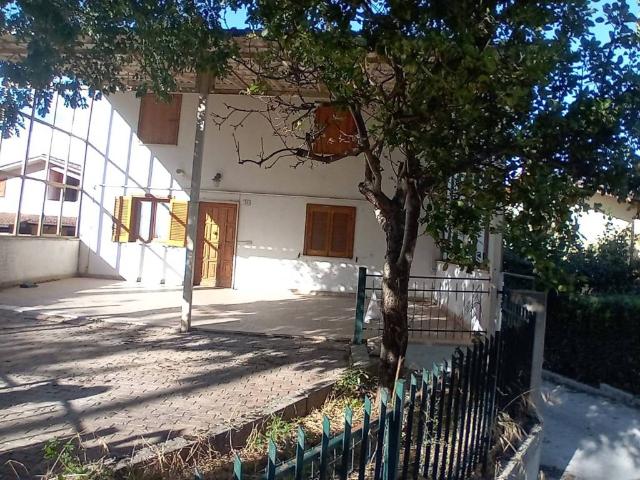 Villa Indipendente in vendita a Pianola, L'Aquila
