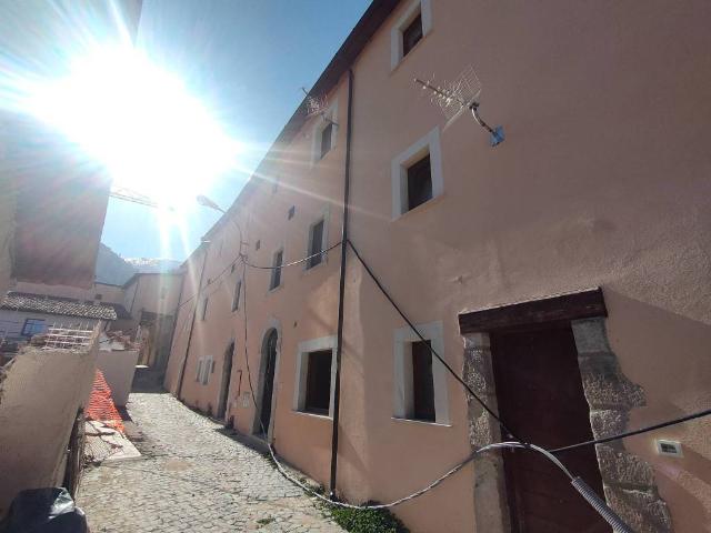 Villa Indipendente in vendita a Tornimparte, Abruzzo