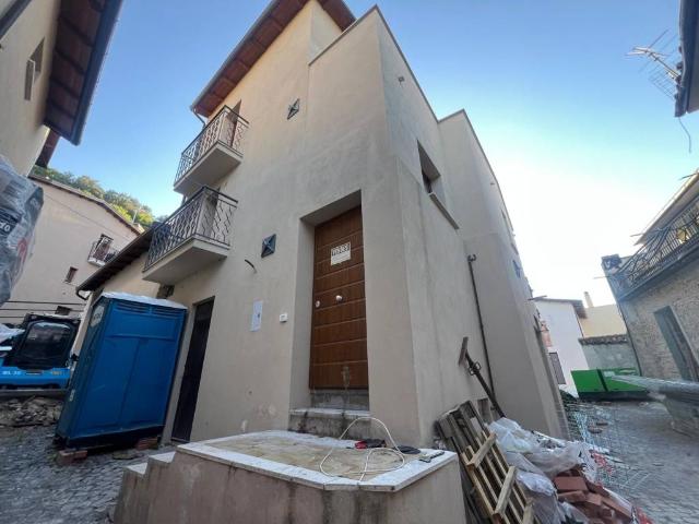 Villa Indipendente in vendita a Pianola, L'Aquila
