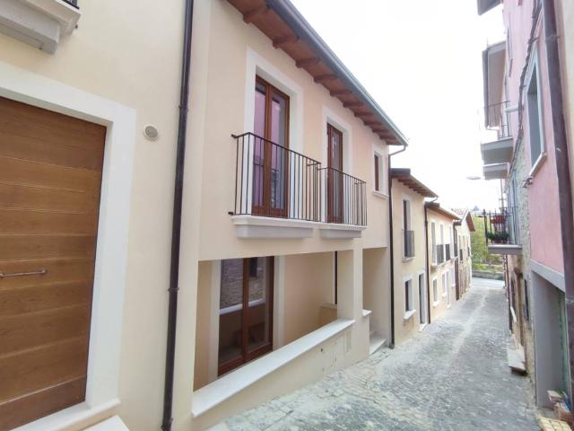 Villa Indipendente in vendita a Tornimparte, Abruzzo
