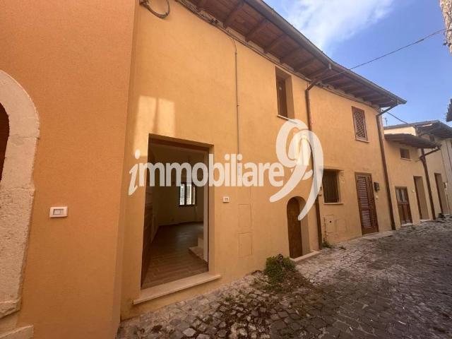 Villa Indipendente in vendita a Tornimparte, Abruzzo
