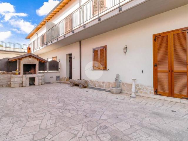 Villa Indipendente in vendita a Pettino, Tornimparte
