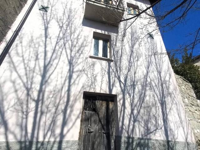 Villa Indipendente in vendita a Collemare, Tornimparte