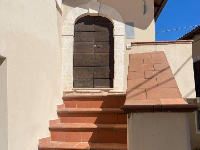 Villa Indipendente in vendita a Bazzano, L'Aquila