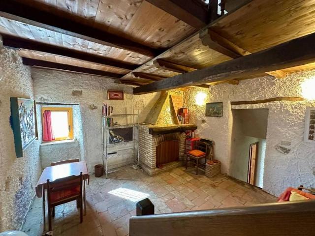 Villa Indipendente in vendita a Collemare, Tornimparte