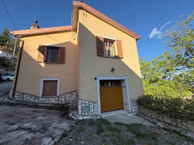 Villa Indipendente in vendita a Tornimparte, Abruzzo