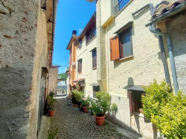 Villa Indipendente in vendita a Tornimparte, Abruzzo