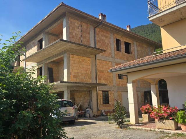 Villa Indipendente in vendita a Tornimparte, Abruzzo