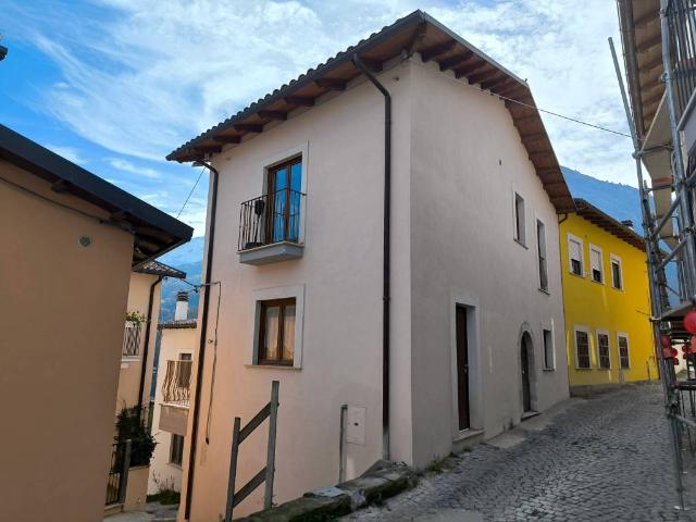 Villa Indipendente in vendita a Tornimparte, Abruzzo