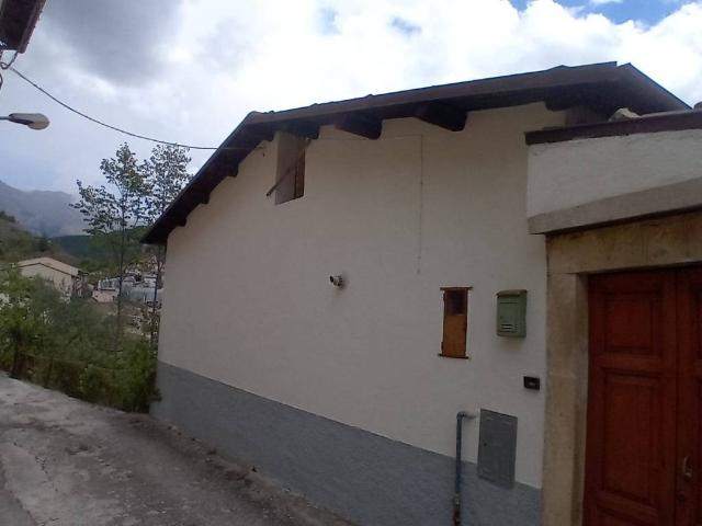 Villa Indipendente in vendita a Camarda, L'Aquila