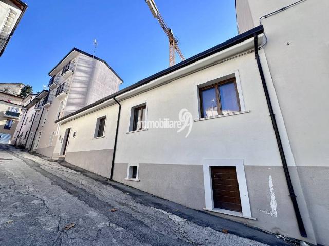 Villa Indipendente in vendita a Tornimparte, Abruzzo
