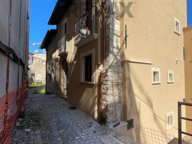 Villa Indipendente in vendita a Tornimparte, Abruzzo