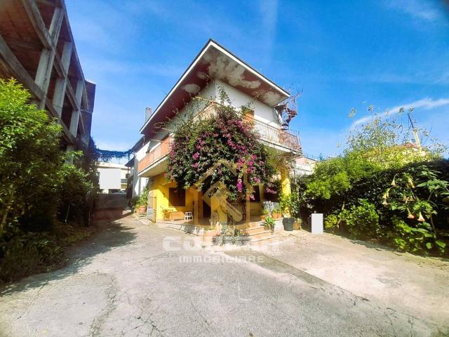Villa Indipendente in vendita a Valle Mazzone, Roma Capitale