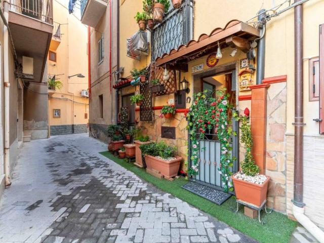 Villa Indipendente in vendita a Lascari, Sicilia