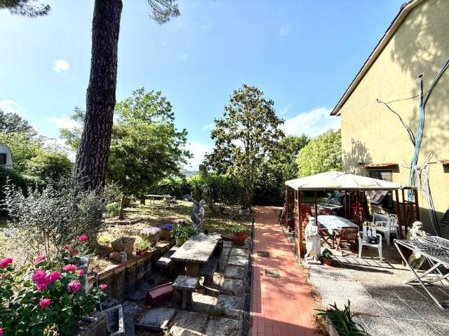 Villa Indipendente in vendita a Lastra A Signa, Toscana