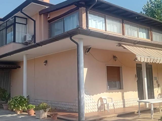 Villa Indipendente in vendita a Uccellara, Latina