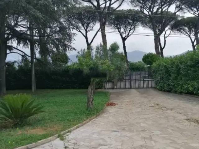 Villa Indipendente in vendita a Latina, Lazio