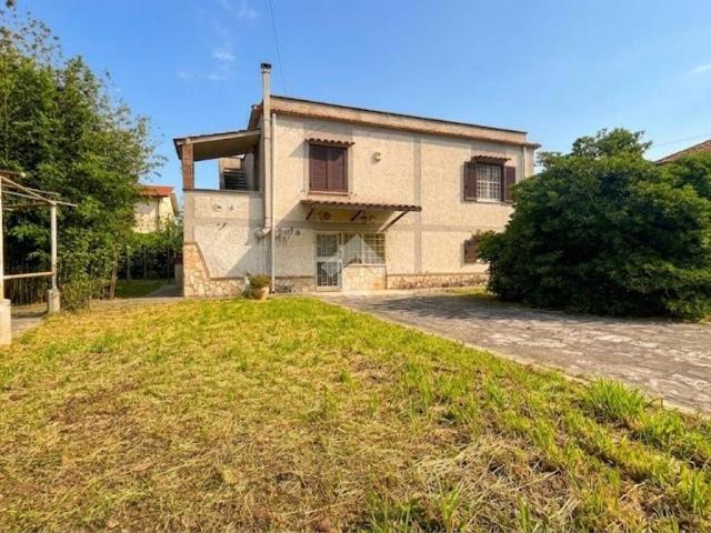 Villa Indipendente in vendita a Latina, Lazio