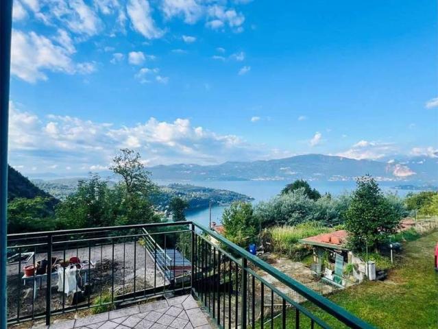 Villa Indipendente in vendita a Laveno, Laveno-Mombello