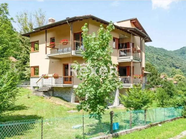 Villa Indipendente in vendita a Comunità Montana Valli del Verbano, Laveno Mombello