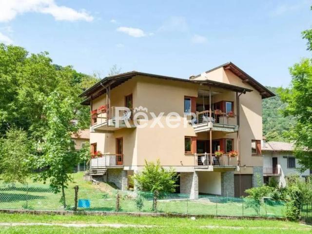 Villa Indipendente in vendita a Comunità Montana Valli del Verbano, Laveno Mombello