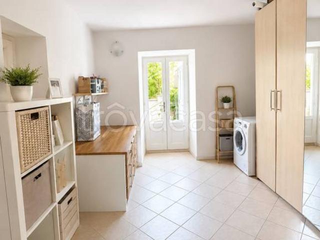 Villa Indipendente in vendita a Comunità Montana Valli del Verbano, Laveno Mombello