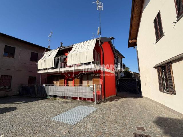 Villa Indipendente in vendita a Lazzate, Lombardia