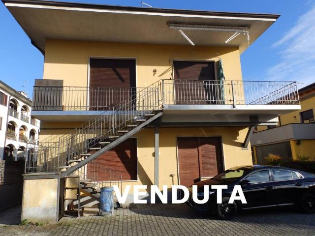 Villa Indipendente in vendita a Lazzate, Lombardia
