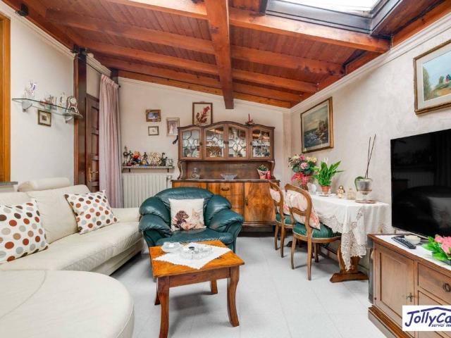 Villa Indipendente in vendita a Lazzate, Lombardia
