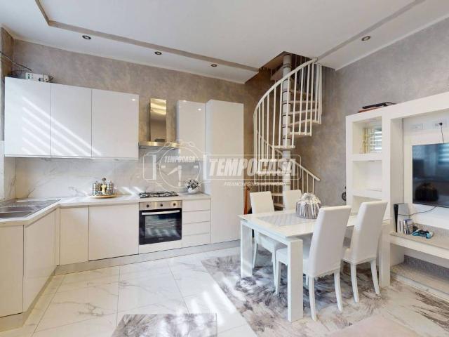 Villa Indipendente in vendita a Lazzate, Lombardia